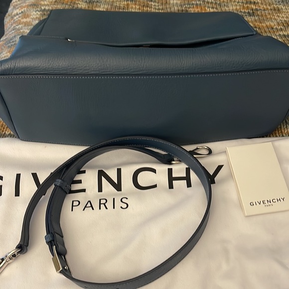 Givenchy Pandora Pure Shoulder Bag in Excellent condition - Picture 6 of 12